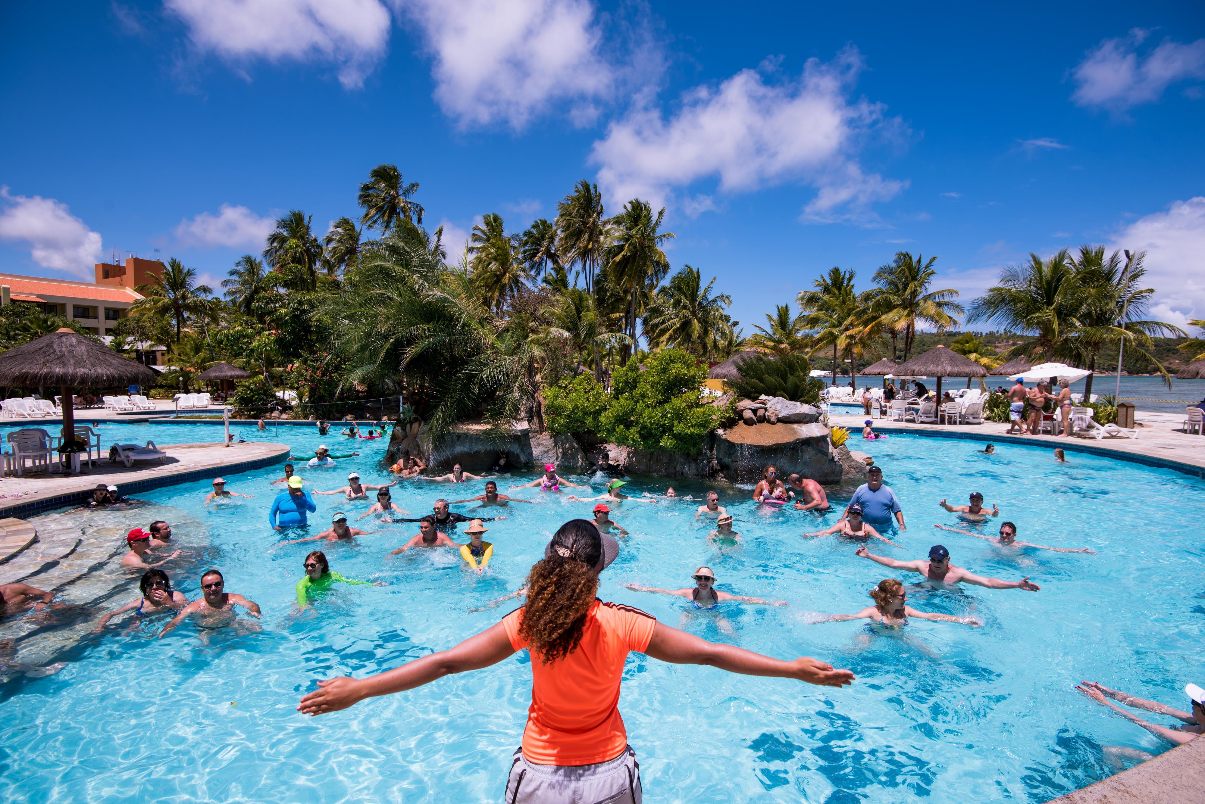 Vila Gale Cabo Кабу-ди-Санту-Агостинью Экстерьер фото A swimming pool at a resort in Cancun, Mexico