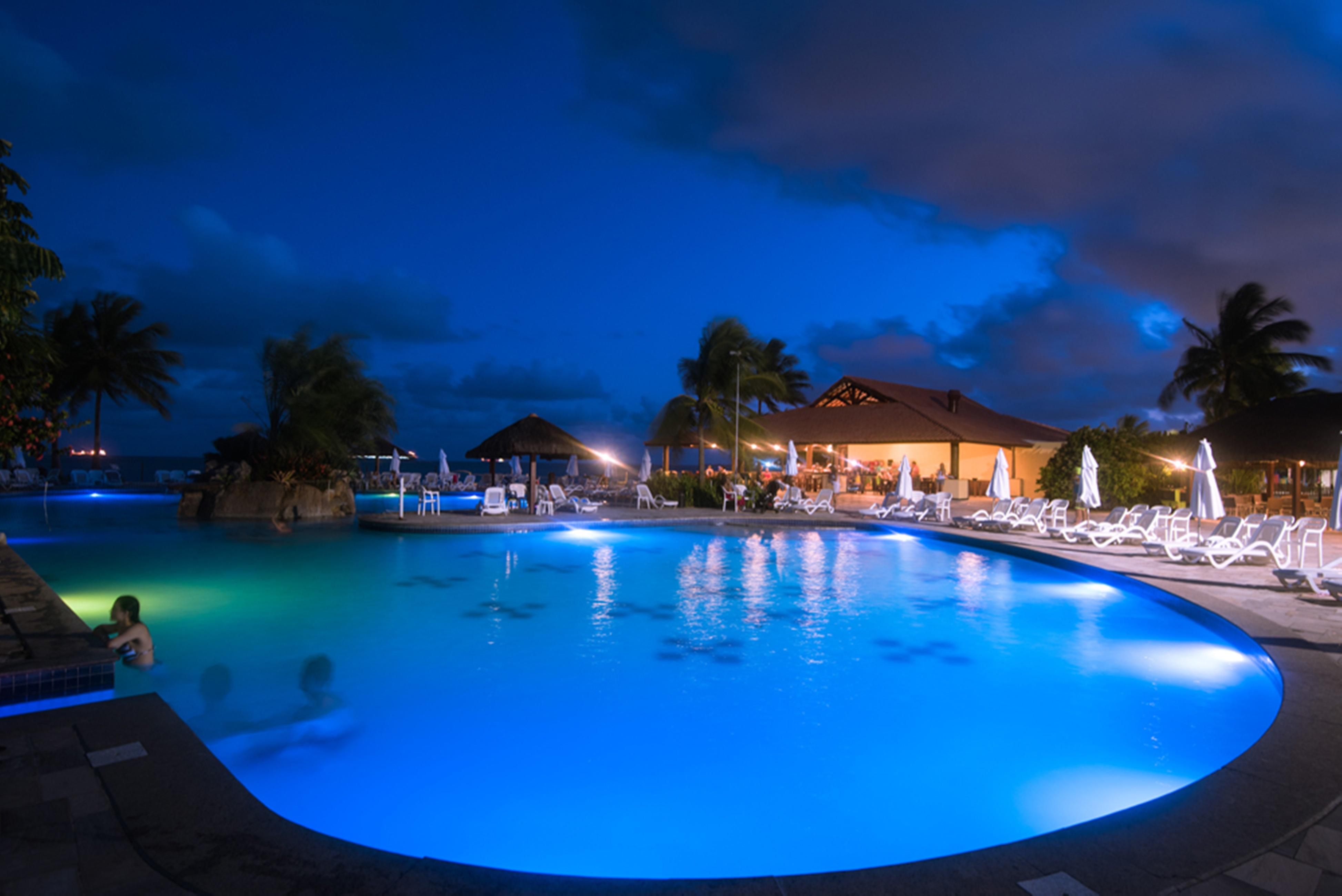 Vila Gale Cabo Кабу-ди-Санту-Агостинью Экстерьер фото The swimming pool at night