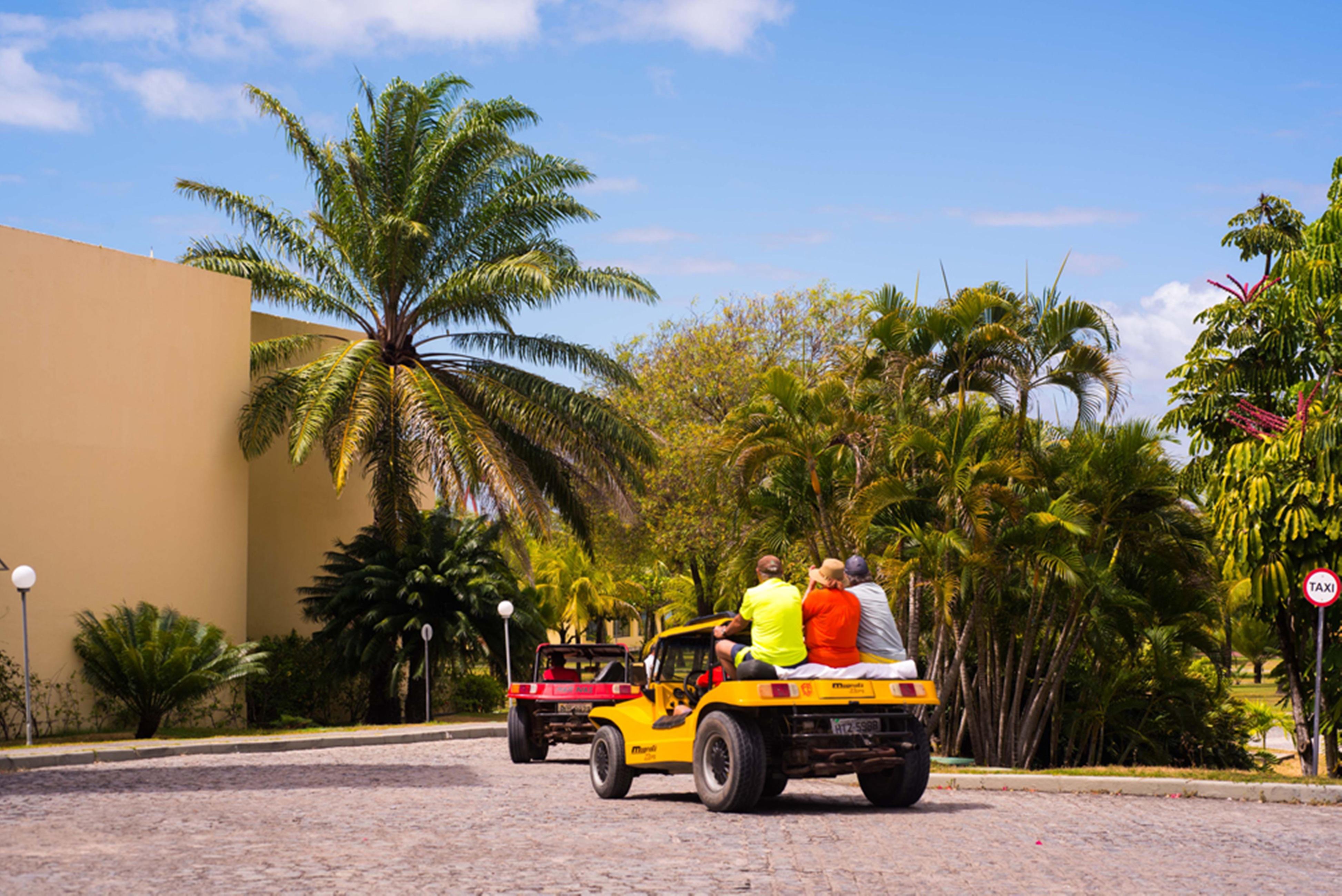 Vila Gale Cabo Кабу-ди-Санту-Агостинью Экстерьер фото Golf carts in Playa del Carmen