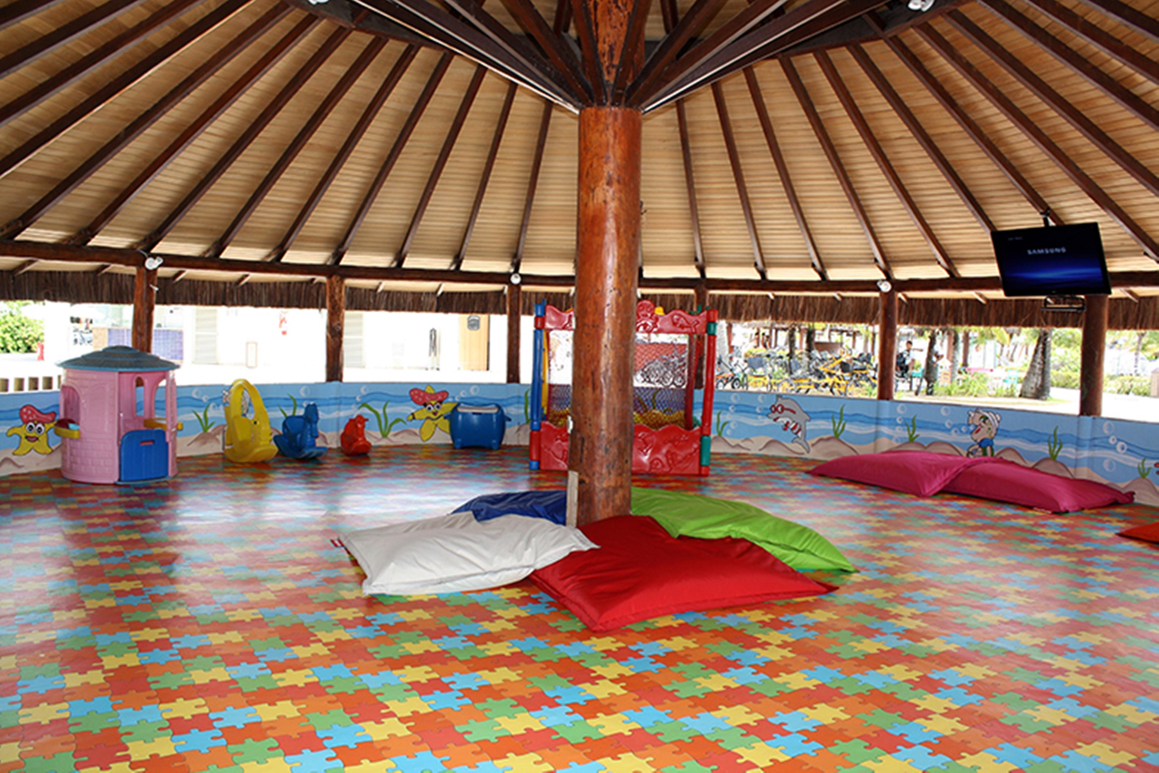 Vila Gale Cabo Кабу-ди-Санту-Агостинью Экстерьер фото The interior of the children's club at the resort
