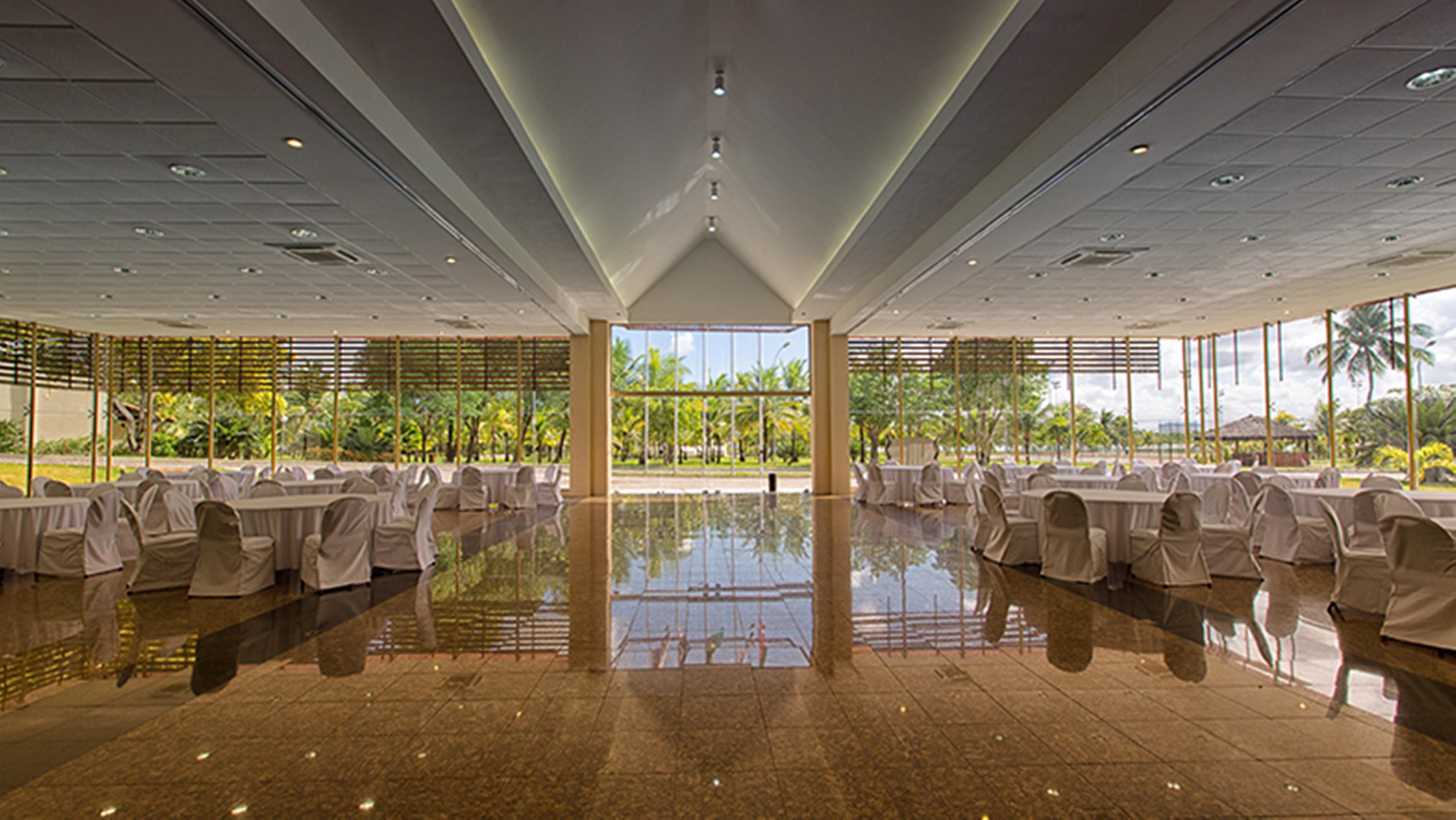 Vila Gale Cabo Кабу-ди-Санту-Агостинью Экстерьер фото The interior of the ballroom